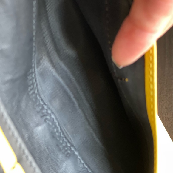 💛🖤EUC💛🖤 FENDI two-tone leather, 12-card slot wallet ❤️‍🔥🖤💛 - Picture 8 of 9